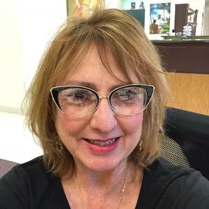 Meet your Posher, Debbie